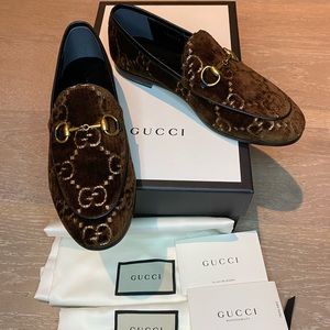 New GUCCI
Velvet GG Monogram Horsebit Jordaan Loafers 36 Brown